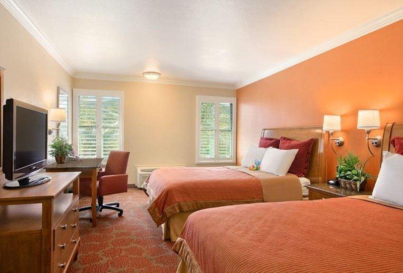Desert Palms Hotel & Suites Anaheim Resort Extérieur photo